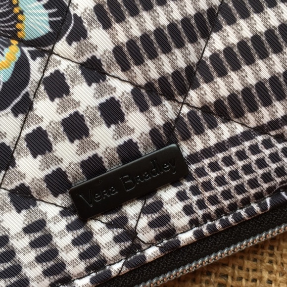 VERA BRADLEY RFID ON THE GO WRISTLET - Picture 4 of 4